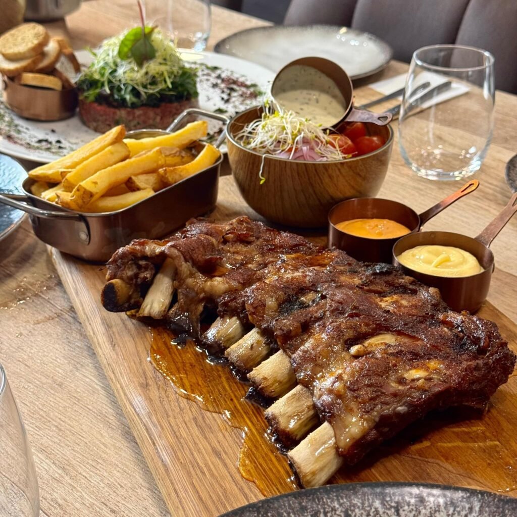 RibsMenuPlat Restaurant Terre et mer qui sert des ribs savoureux au miel