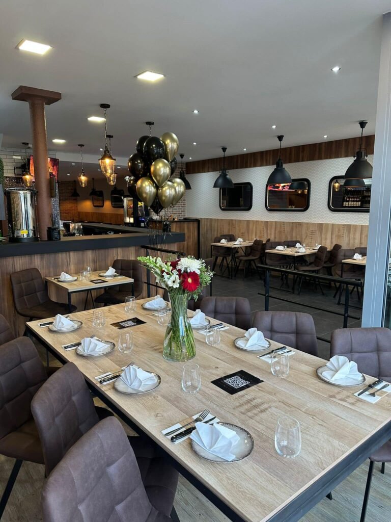 Intérieur du restaurant avec sa décoration intérieur