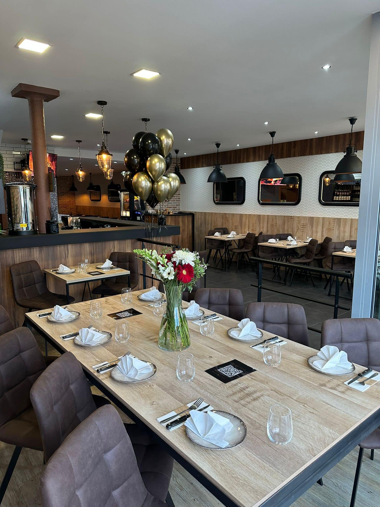 Intérieur du restaurant avec sa décoration intérieur